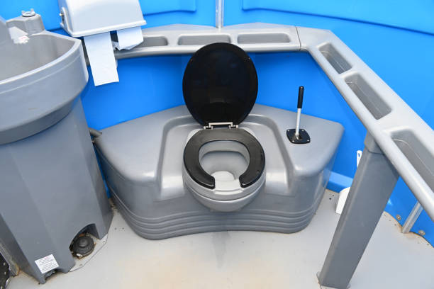 Affordable portable toilet rental in Sandoval, IL